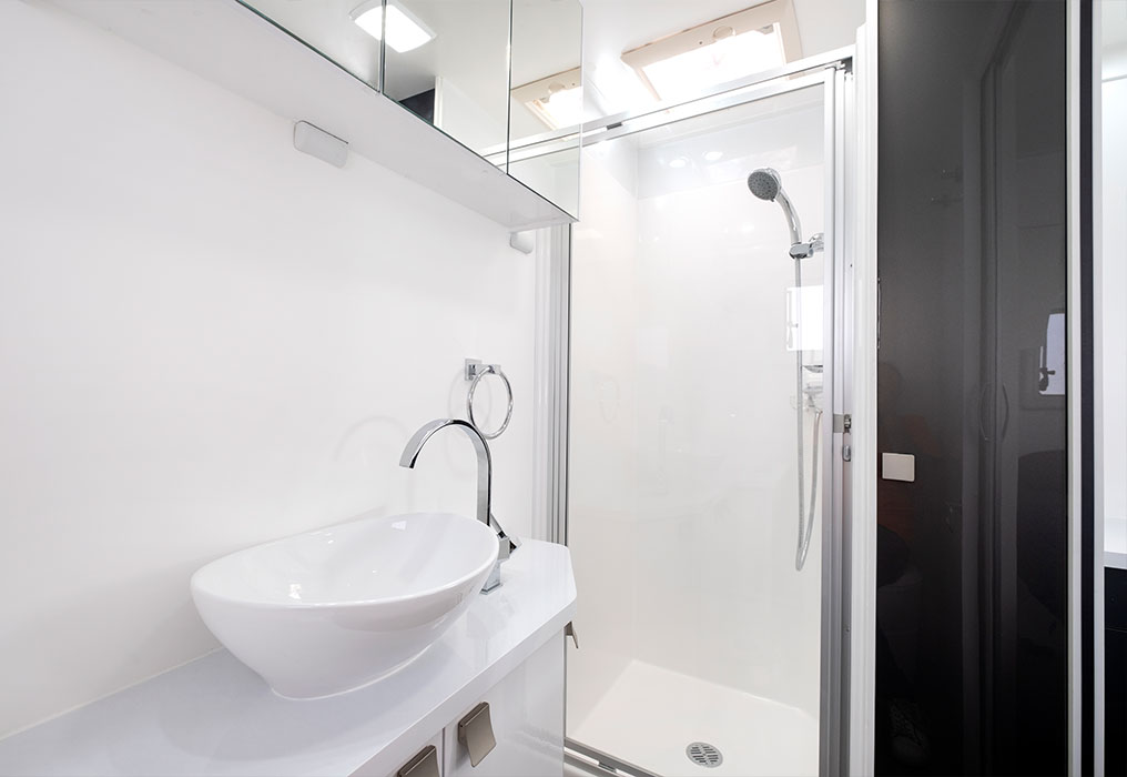 Winnebago Coogee 4 Berth Motorhome Interior Big ensuite with a separate shower